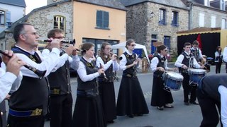 Le bagad de Dol-de-Bretagne à la 36ème fête du pommé de Bazouges-la-Pérouse