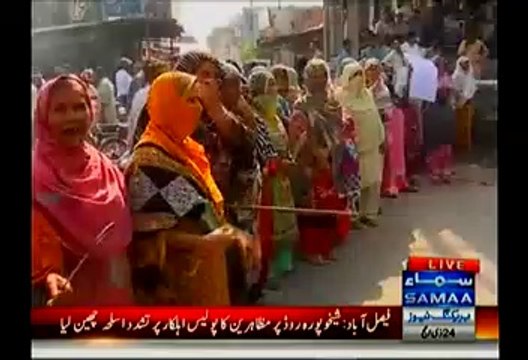 Policeman Beaten By Protesters In Faisalabad