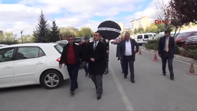 Yozgat CHP'den Adliye Sarayına Siyah Çelenk