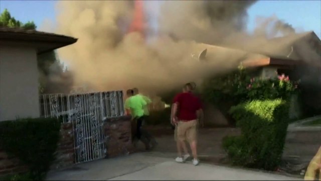 Un homme sauvé des flammes par ses voisins