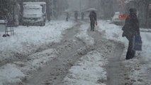 Yüksekova'daki Kar Kalınlığı 20 Santimetreyi Buldu