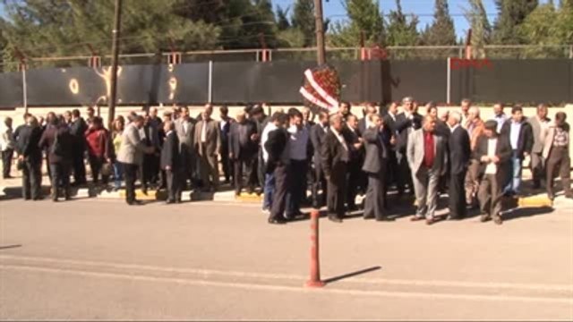 Gaziantep- CHP'lilerden Adliye Önüne Siyah Çelenk