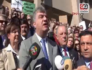 CHP İzmir çelenk bırakma eylemi