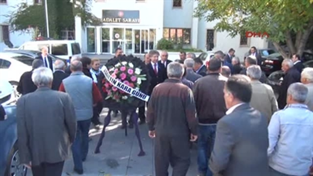 Nevşehir Chp?den Adliyeye Siyah Çelenk