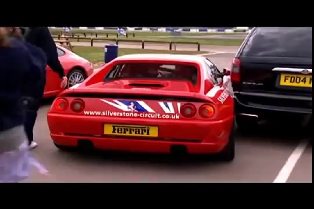 les filles ne devraient pas conduire une Ferraris !