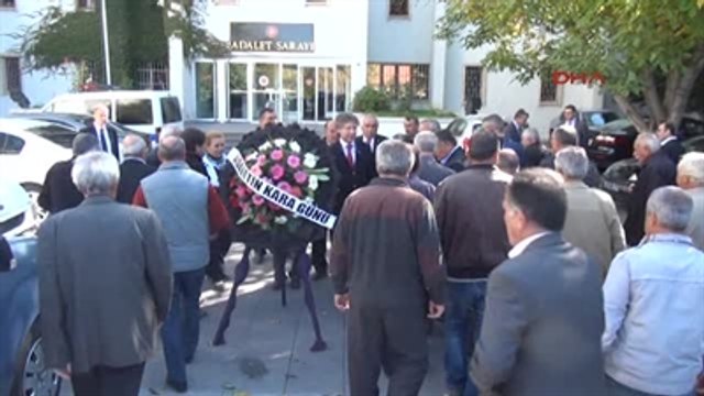 Nevşehir Chp'den Adliyeye Siyah Çelenk