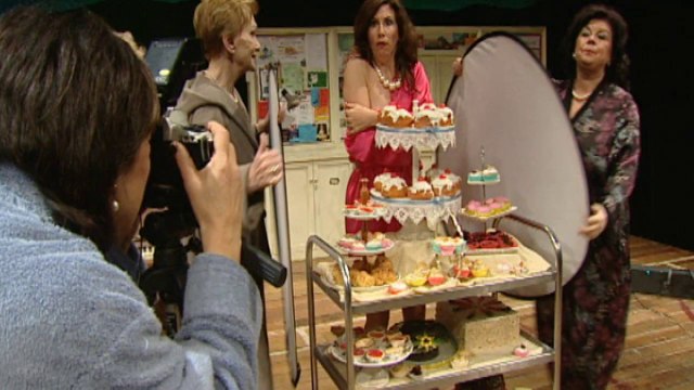 Lynda Bellingham dies peacefully after cancer battle