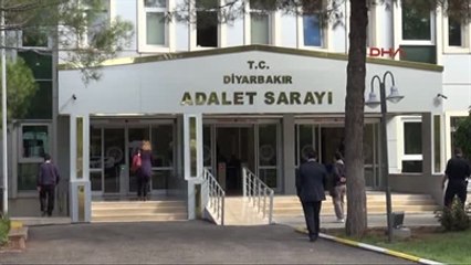 Download Video: Diyarbakır-1- CHP'liler Adliye Önüne Siyah Çelenk Bıraktı