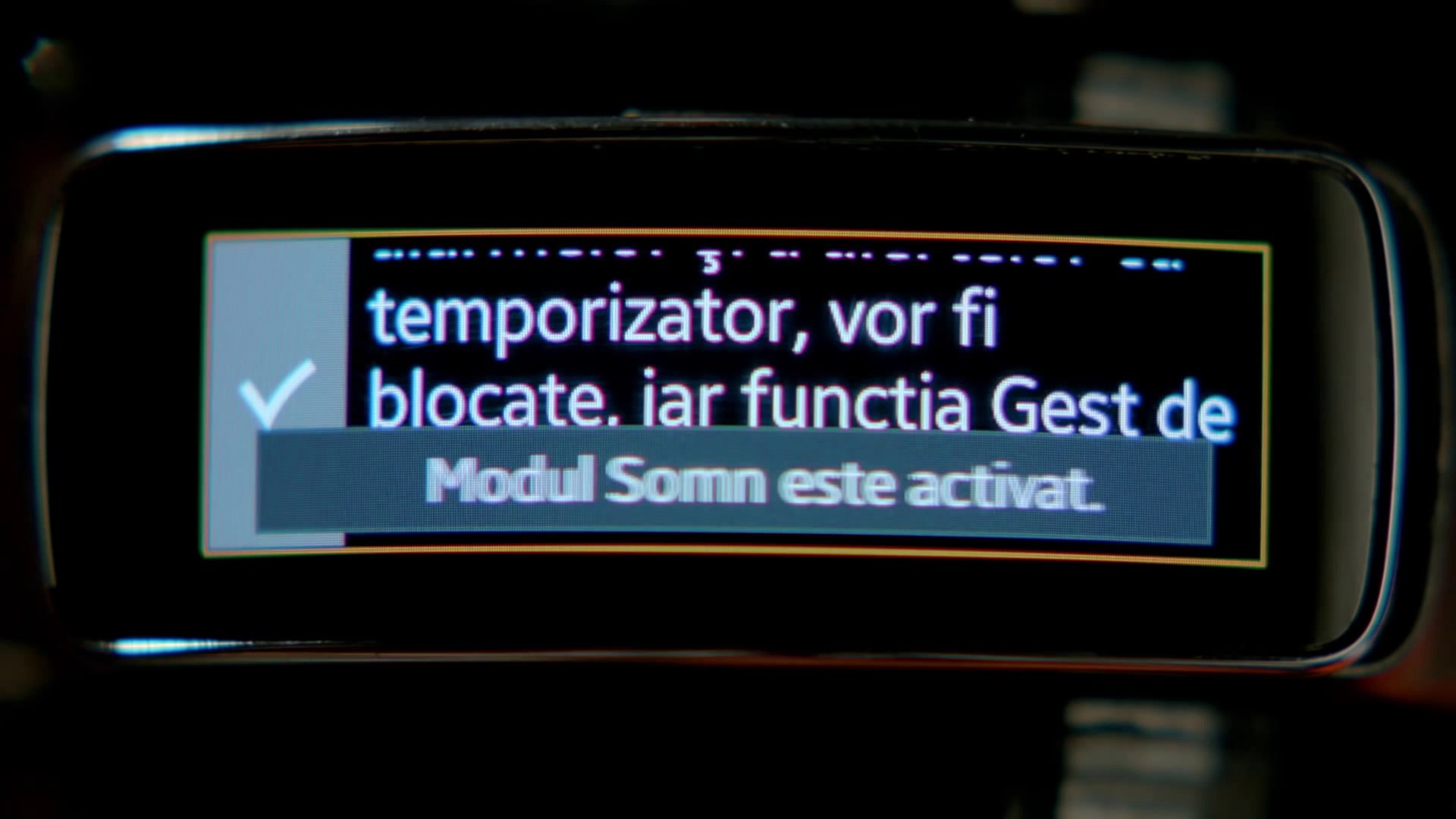⁣Orange Expert  review Samsung Gear Fit