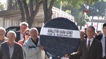 Ege' de CHP'den Adliyeye Siyah Çelenk