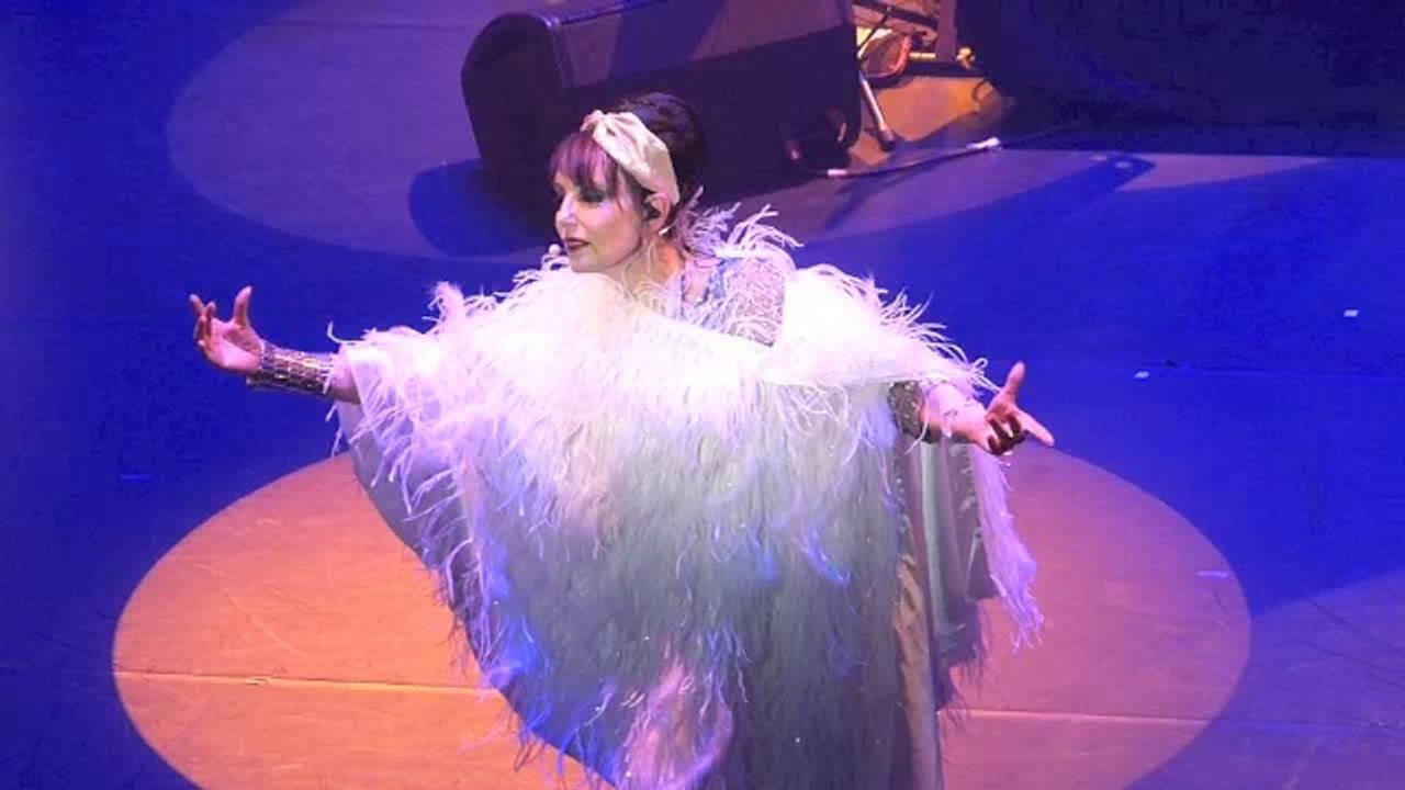 JEANNE MAS AUX FOLIES BERGERES 2014 (2)