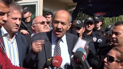 Diyarbakır'da Chp, Adliyeye Sahte Dolarlı Ayakkabı Kutulu Çelenk Bıraktı-2