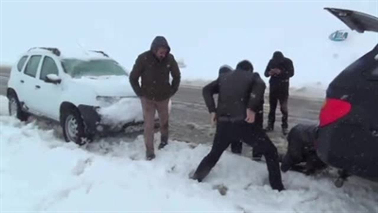 Karda Mahsur Kalan Vatandaşların İmdadına Karla Mücadele Ekipleri Yetişti