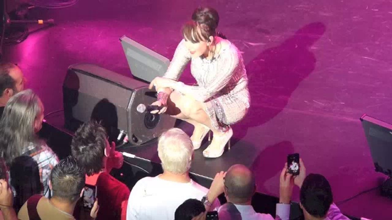 JEANNE MAS AUX FOLIES BERGERES (4)