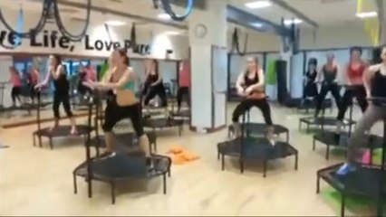 Séance de _jumping fitness_