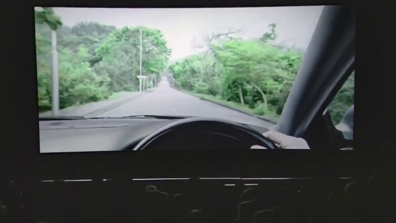 Gardez les yeux sur la route