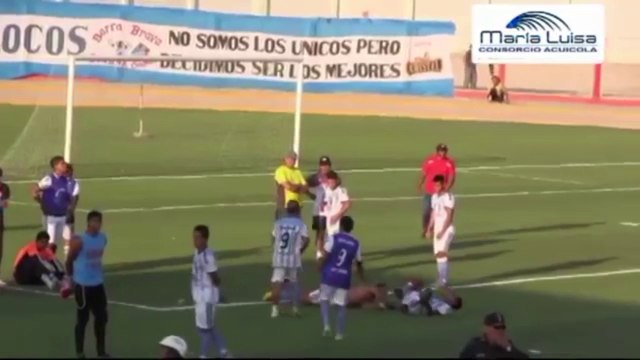 Que estratégia! Jogadores simulam lesão para suspender jogo