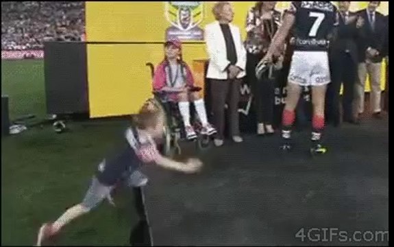 Regarde où tu mets les pieds fils !