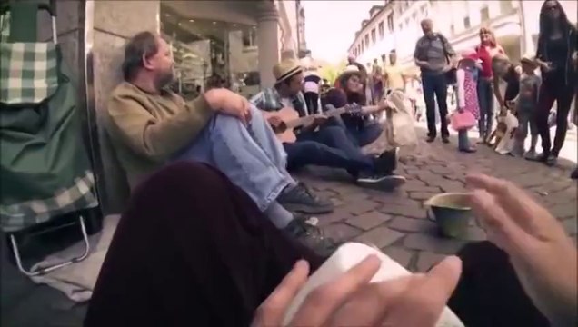 Trois allemands vont faire une surprise à un SDF