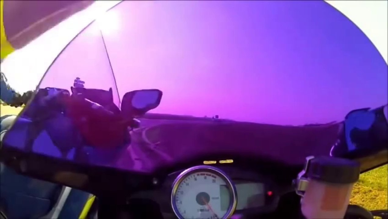 Un motard arreté par un gendarme très enervé !