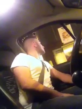 Imiter la voix d'une mama africaine au drive