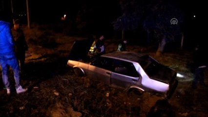 Otomobil Şarampole Devrildi: 4 Yaralı