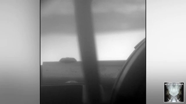 UFO .mars.anomalie.Flying Saucer Photographed On Mars.2014