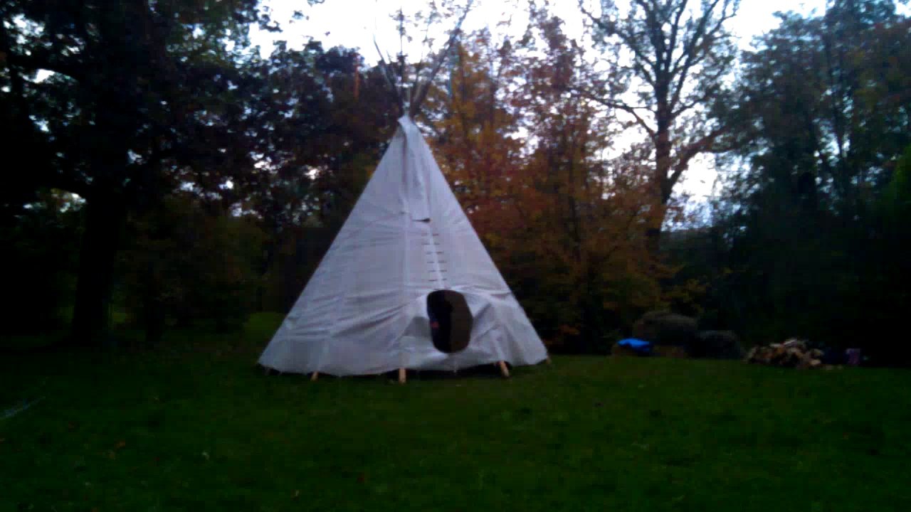 Tipi anhaben mit 12 Personen im Tipi