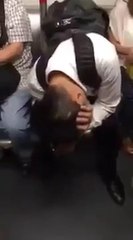 Un gros vomi d'un homme ivre dans le métro...