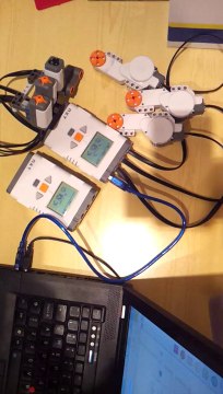 Porównanie LEGO MINDSTORMS NXT 2.0 -TANIO (4559983704) od stomek753 ze sprawnym NXT 2.0