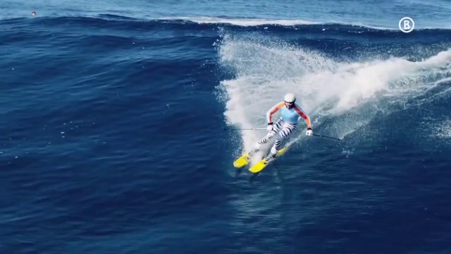 Skiez sur l'océan ? Ce professionnel l'a fait dans des vagues monstrueuses