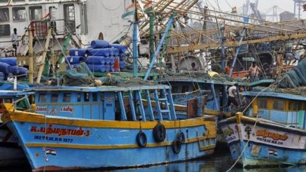 India fishermen try to rebuild after Hudhud