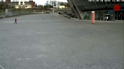 Patlamanın Etkisiyle Kırılan Camlardan Şans Eseri Kurtuldu