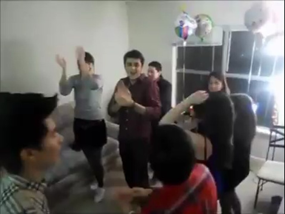 Americans Chinese Sindhi dance on PPP song 'Bija teer Bija Alay'