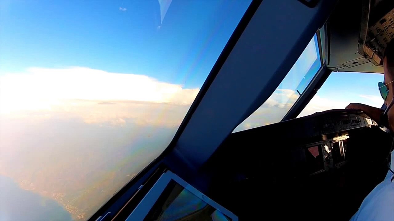 Un atterrissage d'avion de ligne vu d'un cockpit