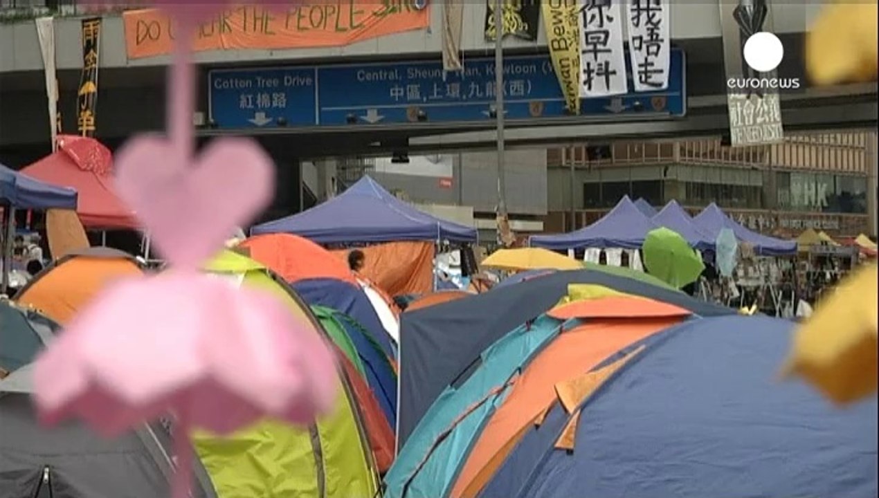 أول اجتماع بين الطلبة المحتجين والحكومة المحلية في هونغ كونغ