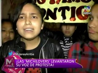 Fanáticos de Micheille Soifer realizan plantón fuera del canal