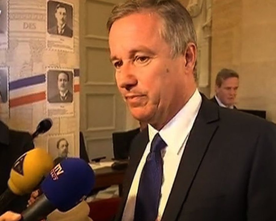 Total endeuillé: Dupont-Aignan totalement déconnecté