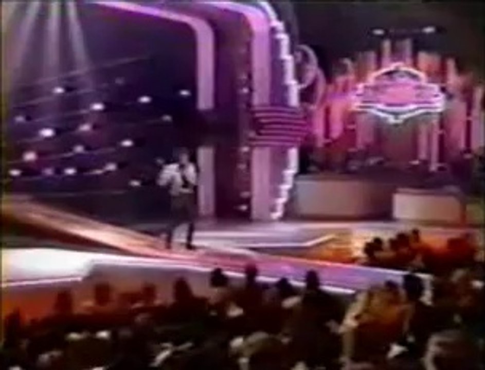 Tom Jones - It's Not Unusual - 1984 LIVE