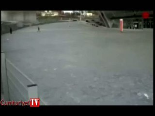 Küçük kızın ölümden dönme anı kamerada