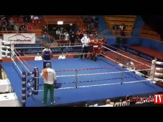 Yenilince hakemi nakavt etti