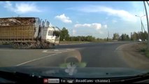 So amazing truck crash : Truck driver driving too fast and Loses Load
