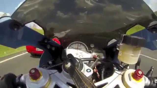 BMW S1000RR VS Ferrari F355 - Araba Tutkum