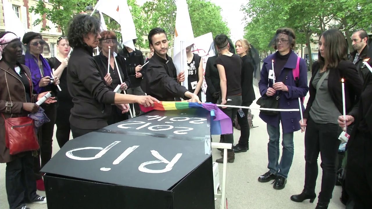 Soutien à l'action de fièrEs : enterrement de la PMA !