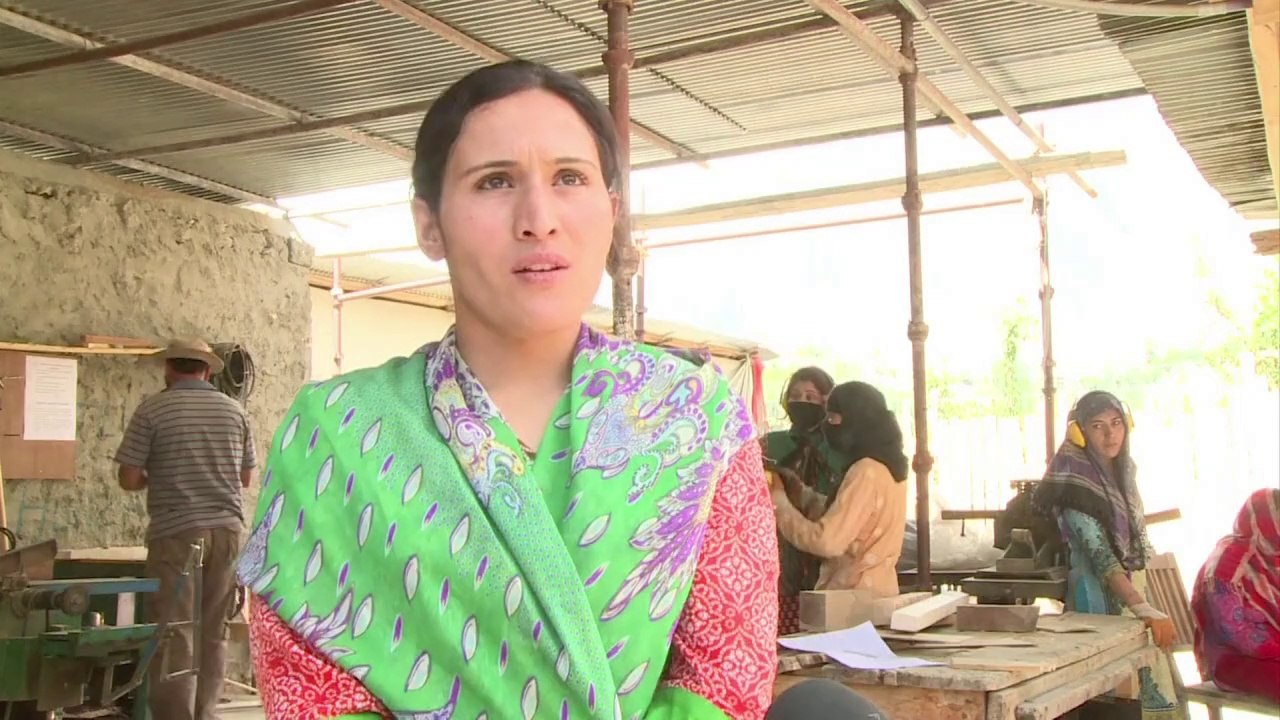 Nordpakistans frauen versetzen berge