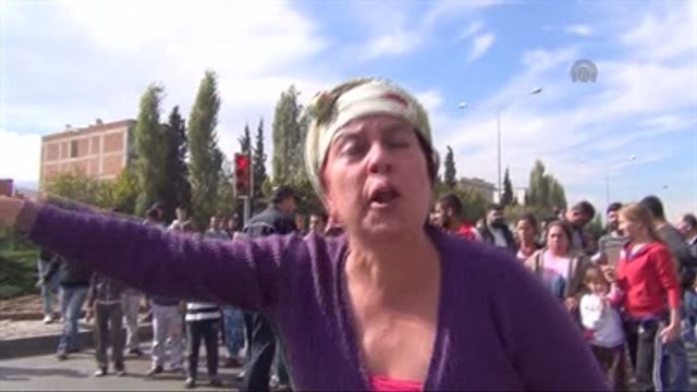 Mahalle Halkı Yolu Trafiğe Kapattı