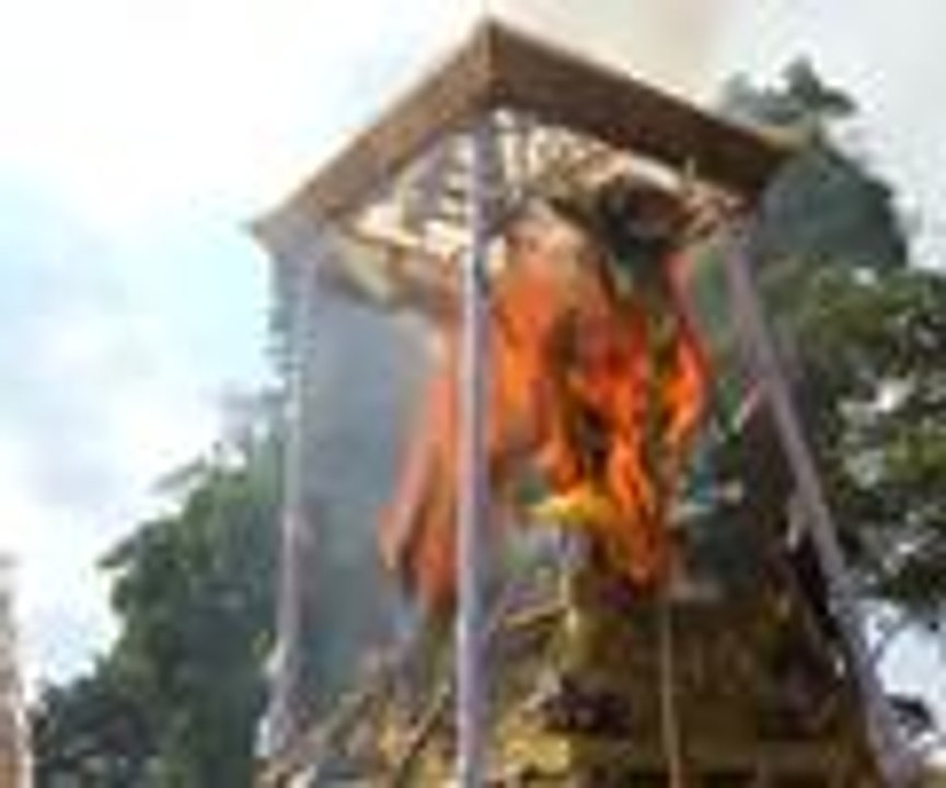 Cenaze yakma töreni