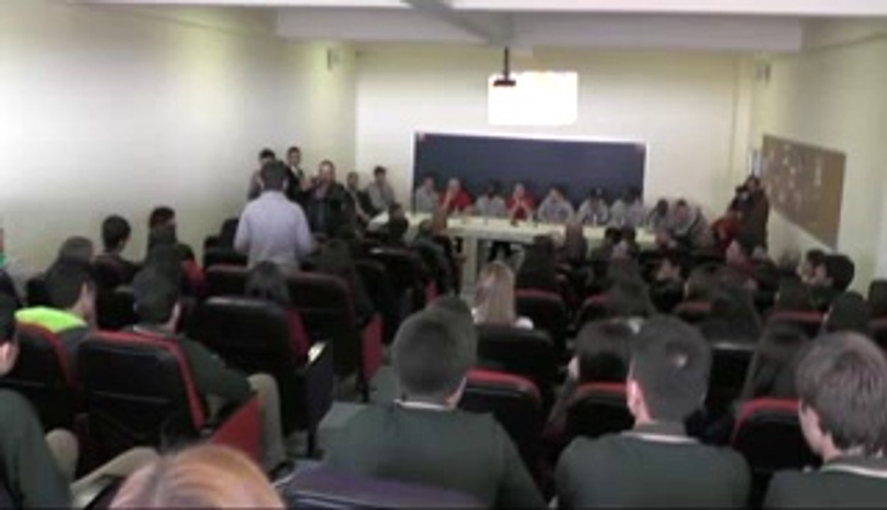 UŞAK SPORTİF GENEL KOORDİNATÖRÜ OZAN BULKAZ, GENEL MENEJER FATİHHAN ERDOĞAN VE UŞAK SPORTİF BASKETBOL TAKIMI OYUNCULARI ÖZEL BİR OKULDA KATILDIKLARI PANELDE KEYİFLİ ANLAR YAŞADILAR