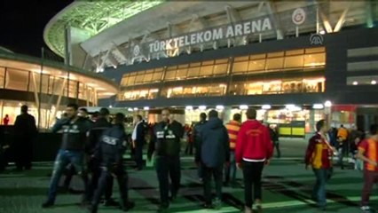 Taraftarlar Maç İçin Tt Arena'da