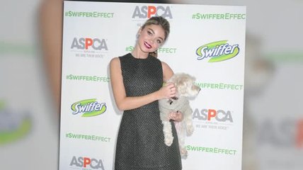 Sarah Hyland soutient l'adoption d'animaux de compagnie